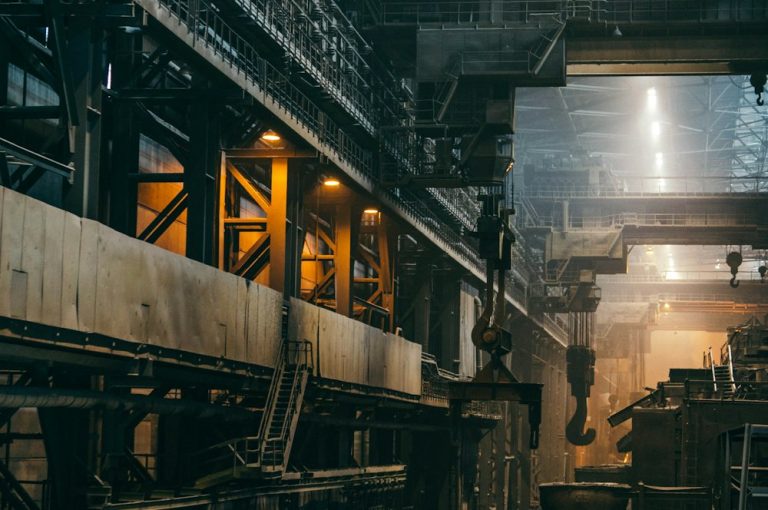 Crane girders for a 400 t press hall